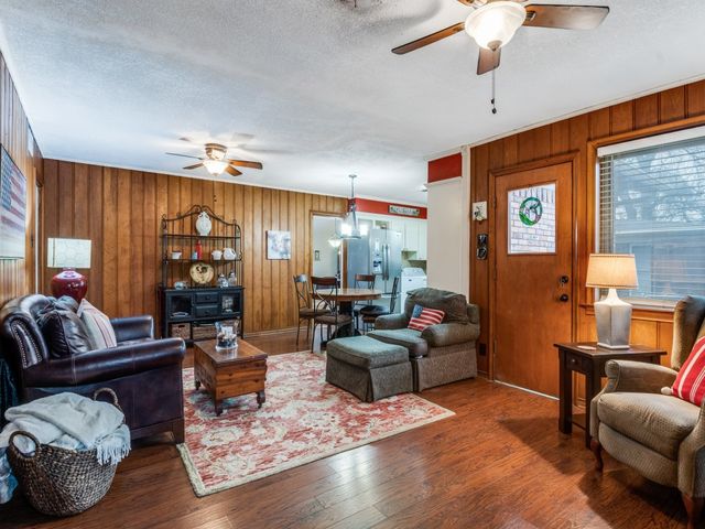 10422 Lake Gardens Drive, Dallas, TX 75218