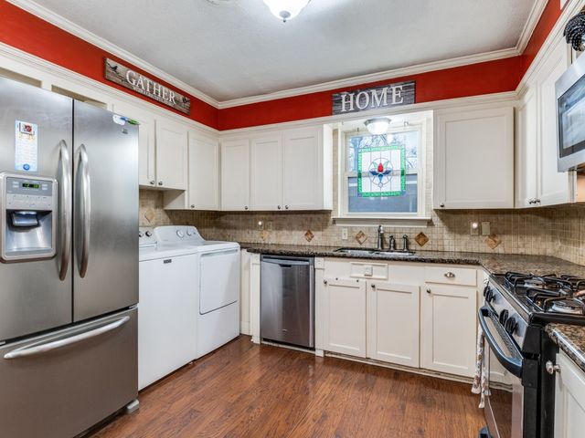 10422 Lake Gardens Drive, Dallas, TX 75218