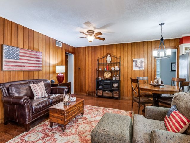 10422 Lake Gardens Drive, Dallas, TX 75218