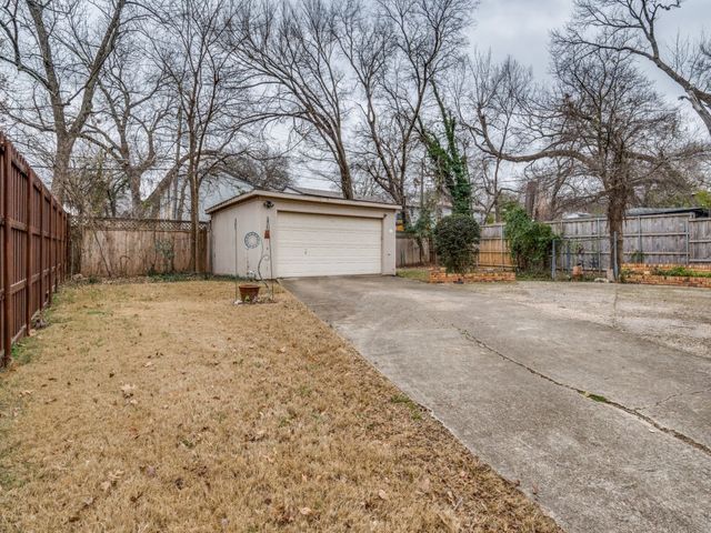 10422 Lake Gardens Drive, Dallas, TX 75218
