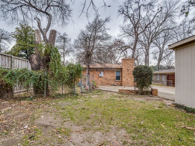 10422 Lake Gardens Drive, Dallas, TX 75218