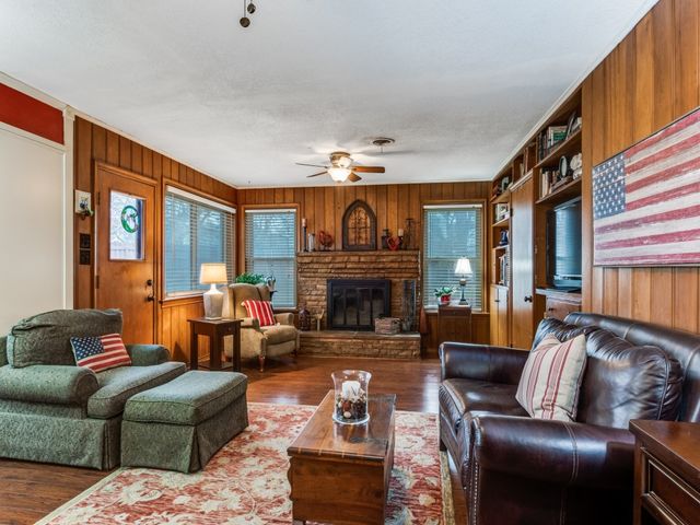 10422 Lake Gardens Drive, Dallas, TX 75218