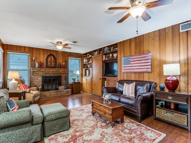 10422 Lake Gardens Drive, Dallas, TX 75218