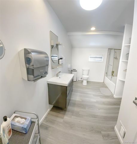 1 Summer Lane, Amityville, NY 11701