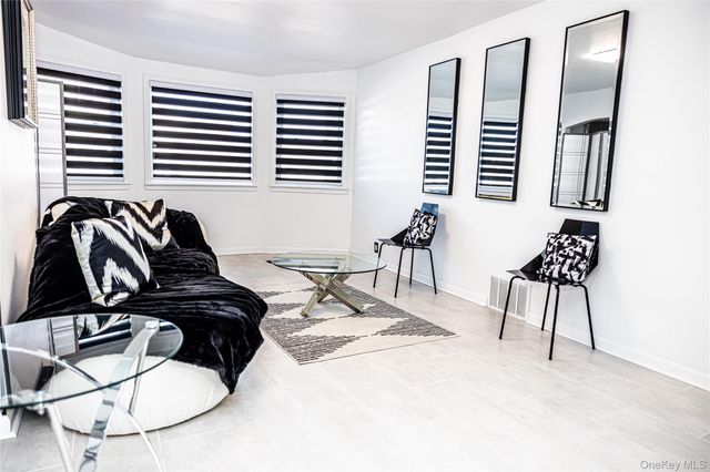 1 Summer Lane, Amityville, NY 11701