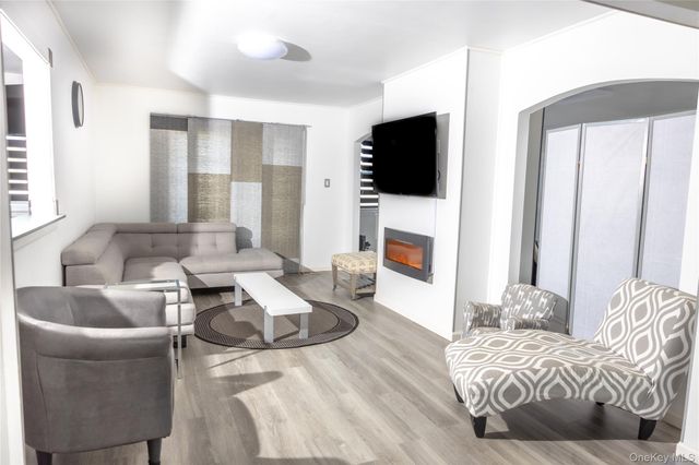 1 Summer Lane, Amityville, NY 11701