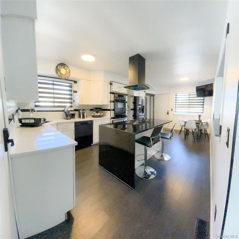 1 Summer Lane, Amityville, NY 11701