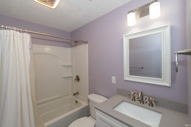 501 Shepherds Cove Drive, Osceola, IN 46561