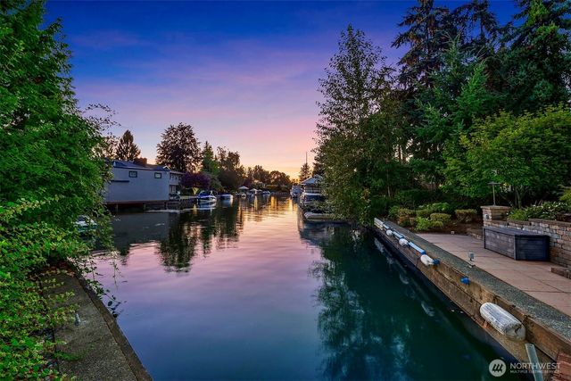 2 Crescent Key SE, Bellevue, WA 98006