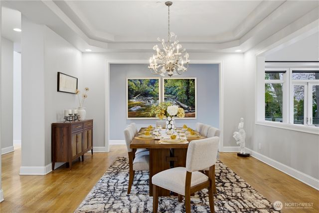2 Crescent Key SE, Bellevue, WA 98006