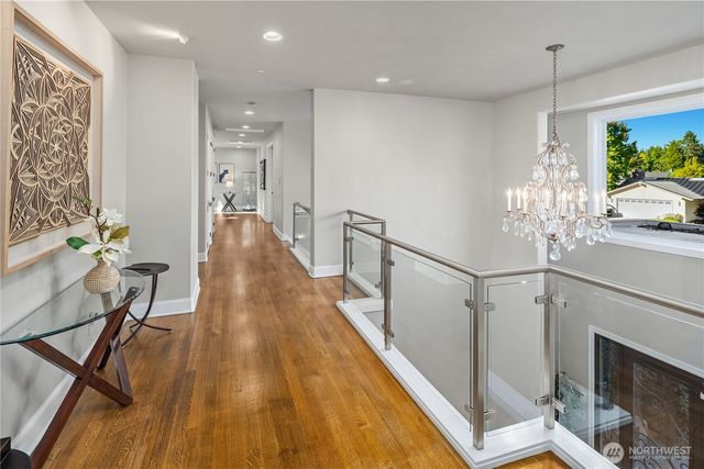 2 Crescent Key SE, Bellevue, WA 98006