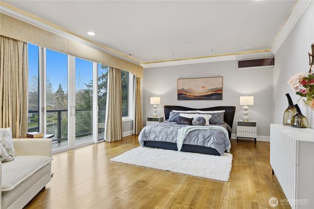 2 Crescent Key SE, Bellevue, WA 98006