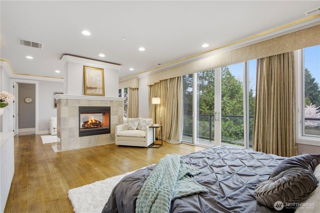 2 Crescent Key SE, Bellevue, WA 98006