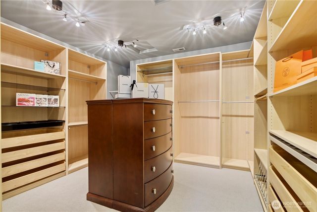 2 Crescent Key SE, Bellevue, WA 98006