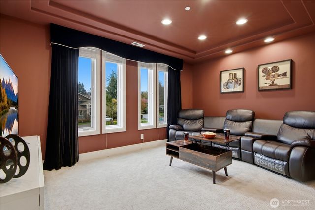 2 Crescent Key SE, Bellevue, WA 98006