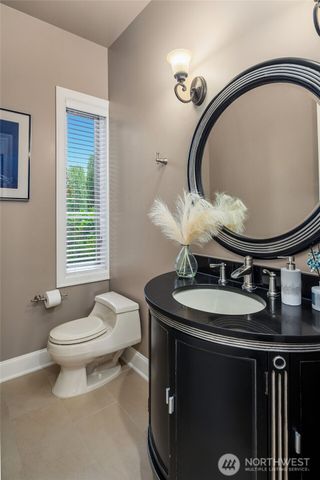 2 Crescent Key SE, Bellevue, WA 98006