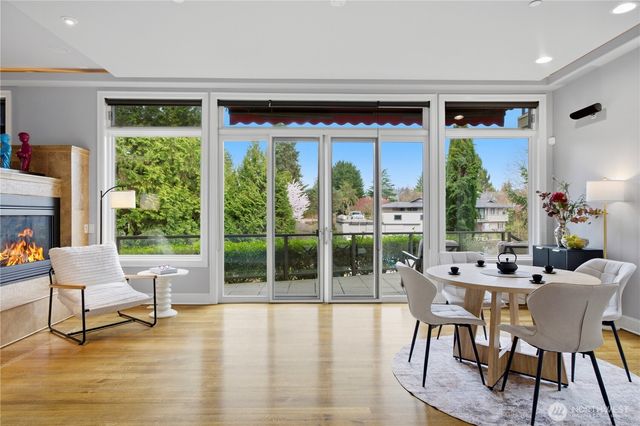 2 Crescent Key SE, Bellevue, WA 98006