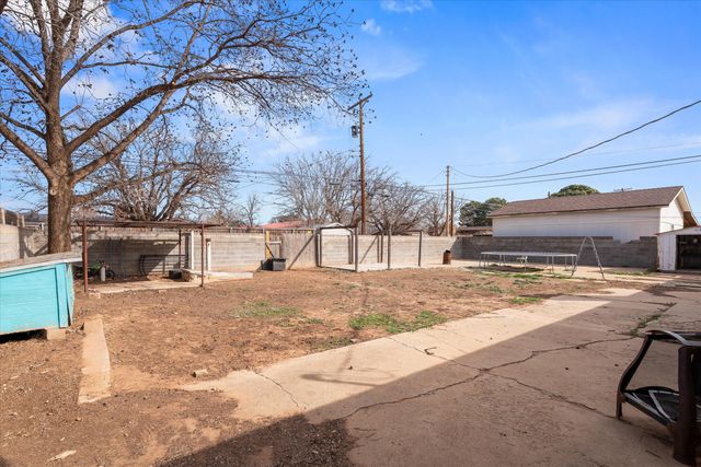 219 Redwood Lane, Levelland, TX 79336