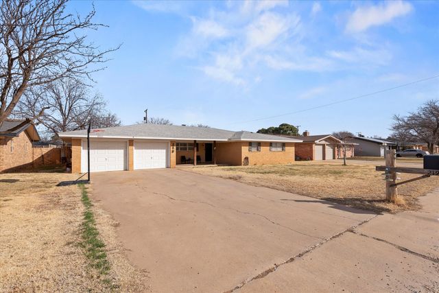 219 Redwood Lane, Levelland, TX 79336