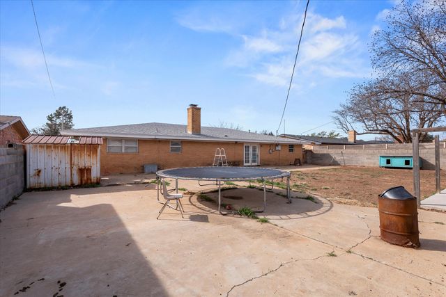 219 Redwood Lane, Levelland, TX 79336