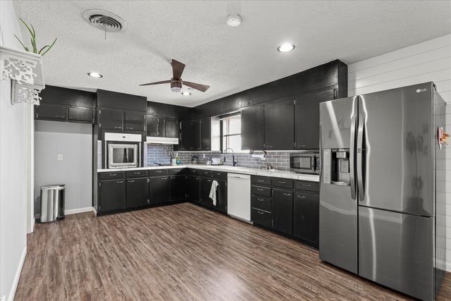 219 Redwood Lane, Levelland, TX 79336