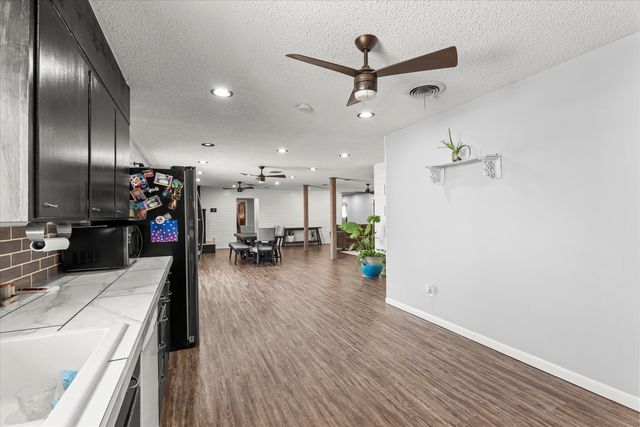 219 Redwood Lane, Levelland, TX 79336