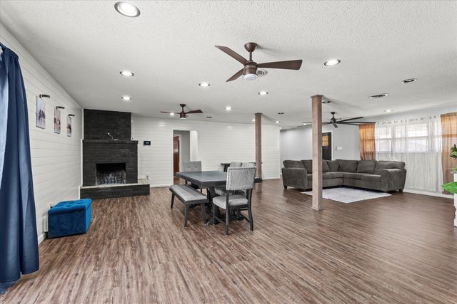 219 Redwood Lane, Levelland, TX 79336