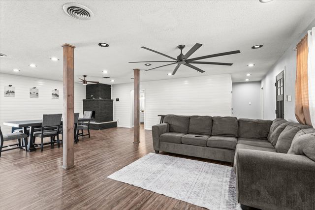 219 Redwood Lane, Levelland, TX 79336