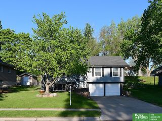 1114 Hackney Drive, Papillion, NE 68046