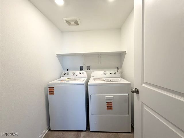 5975 Lindenberry Walk Street, Las Vegas, NV 89113