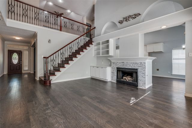 2704 Crestwood Lane, Highland Village, TX 75077