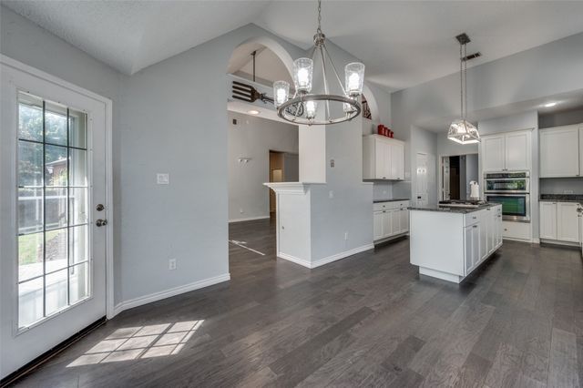 2704 Crestwood Lane, Highland Village, TX 75077