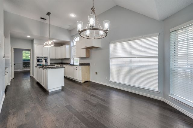 2704 Crestwood Lane, Highland Village, TX 75077