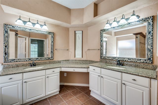 2704 Crestwood Lane, Highland Village, TX 75077