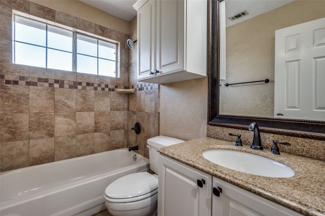 2704 Crestwood Lane, Highland Village, TX 75077