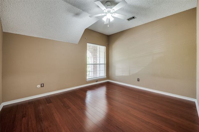 2704 Crestwood Lane, Highland Village, TX 75077