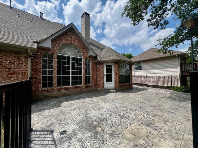 2704 Crestwood Lane, Highland Village, TX 75077