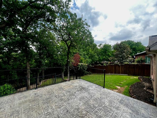 2704 Crestwood Lane, Highland Village, TX 75077