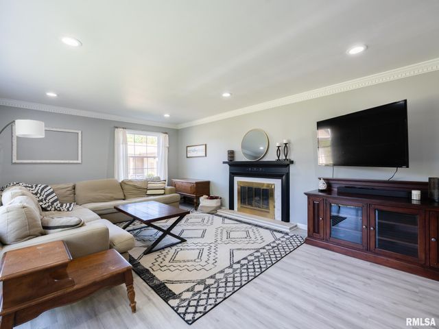 1316 W LAKE Avenue, Peoria, IL 61614