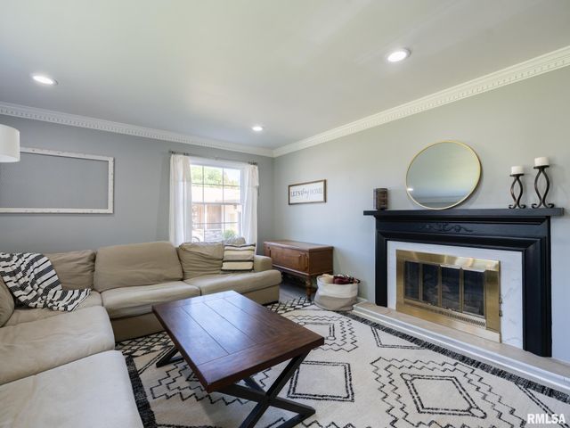 1316 W LAKE Avenue, Peoria, IL 61614