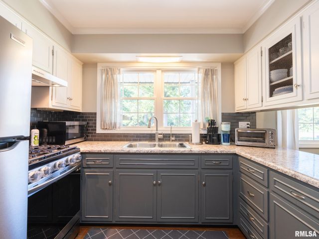 1316 W LAKE Avenue, Peoria, IL 61614