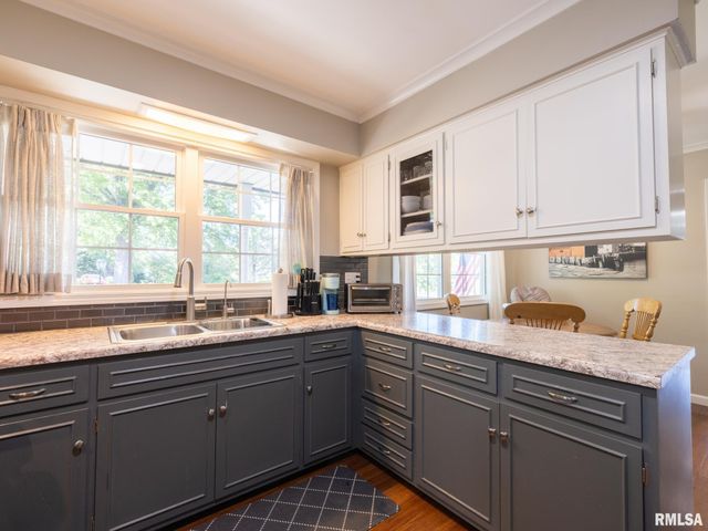1316 W LAKE Avenue, Peoria, IL 61614