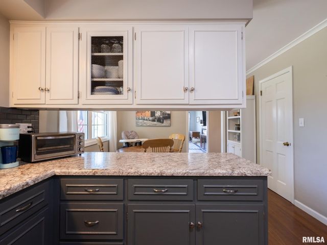 1316 W LAKE Avenue, Peoria, IL 61614