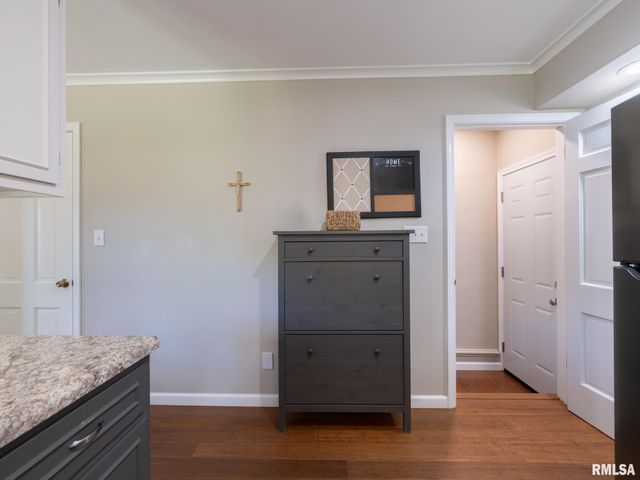 1316 W LAKE Avenue, Peoria, IL 61614
