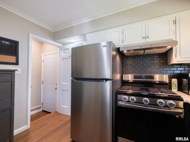 1316 W LAKE Avenue, Peoria, IL 61614