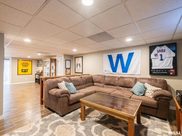 1316 W LAKE Avenue, Peoria, IL 61614