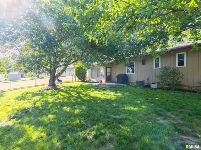1316 W LAKE Avenue, Peoria, IL 61614