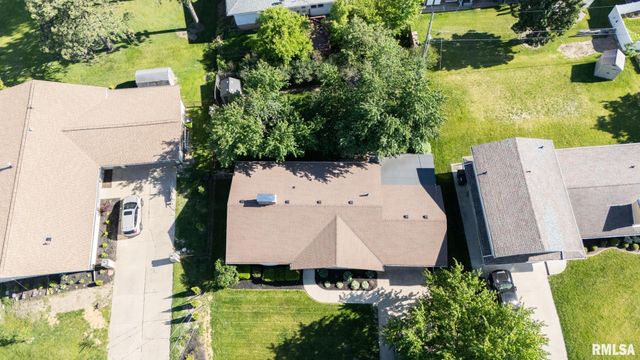 1316 W LAKE Avenue, Peoria, IL 61614
