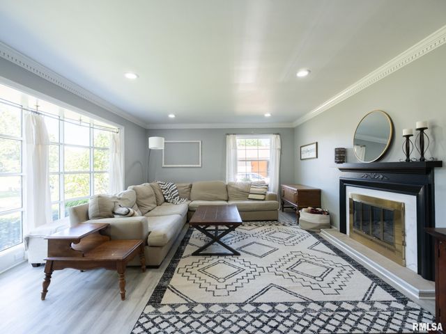 1316 W LAKE Avenue, Peoria, IL 61614