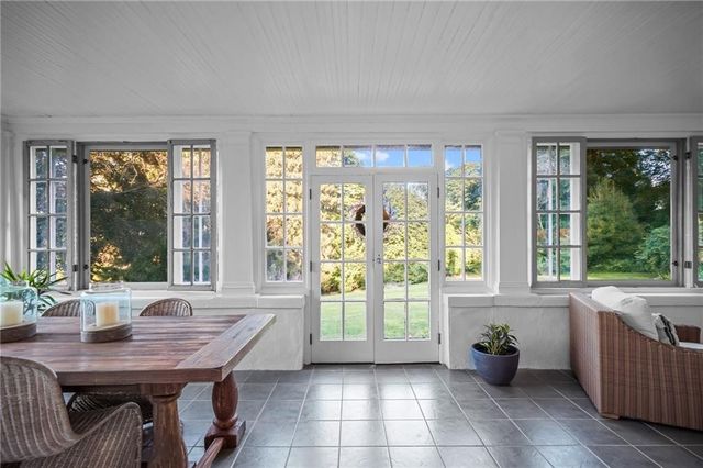 54 Highland Avenue, Warwick, RI 02886